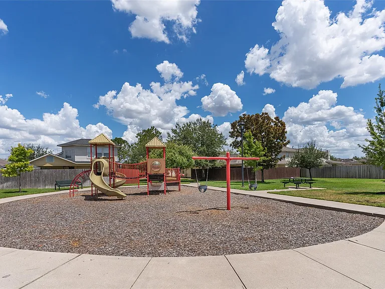 7814 Yaupon Ranch Ct — Photo 38