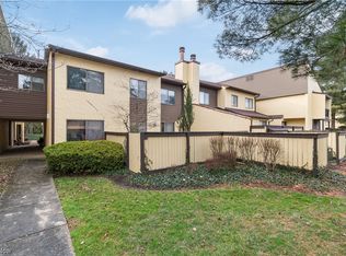 949 Hampton Ridge Dr, Akron, OH 44313