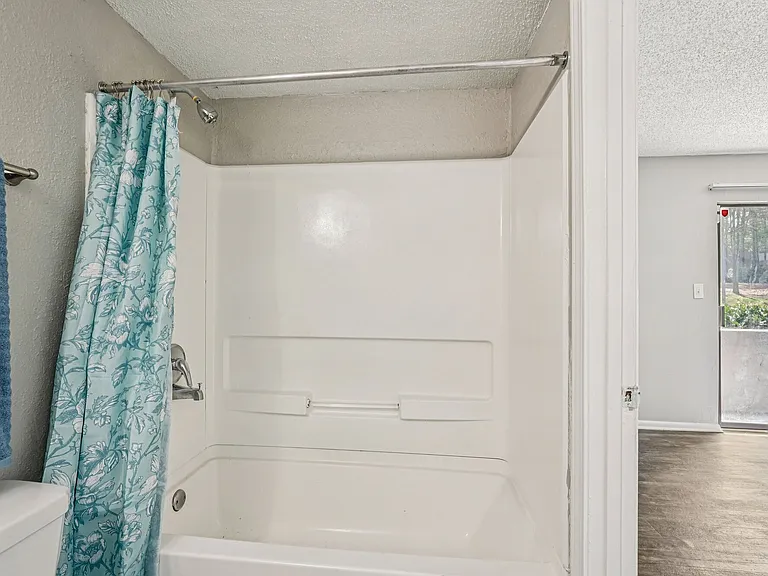Las Palmas Apartments — Photo 81