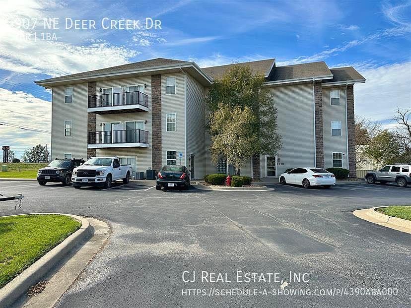 1st image of 907 NE Deer Creek Dr