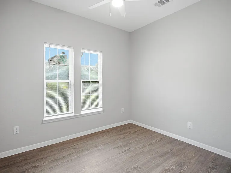 611 Carpenter Ave #201 — Photo 11