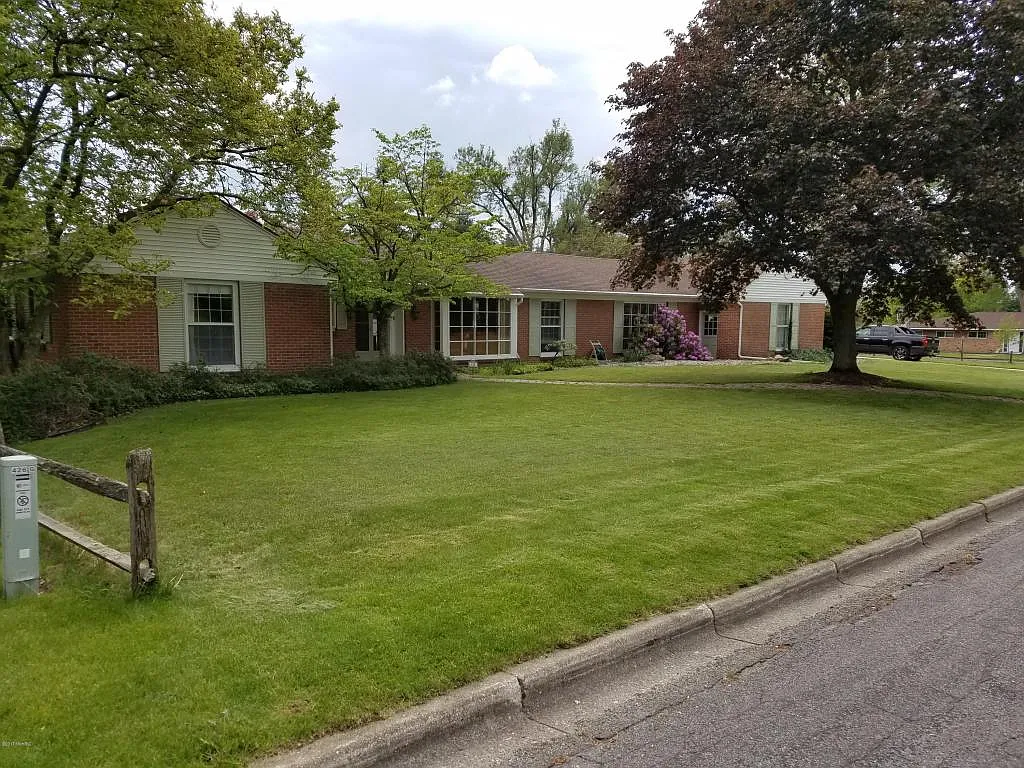 426 W Grant St photo 1