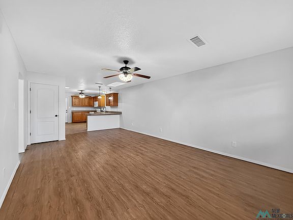 5th image of 2102 Clover Ln