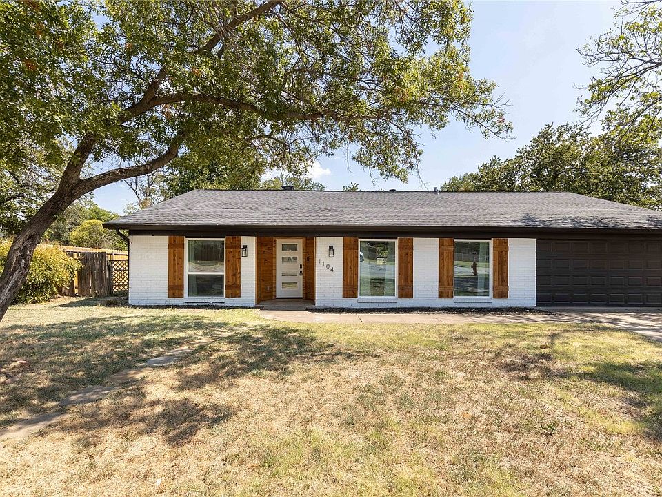 1st image of 1104 Shady Oak Ct