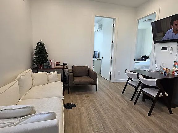 2nd image of 313 Linden St #2B