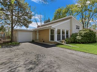 1157 Dartmouth Ln, Deerfield, IL 60015