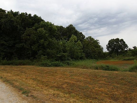 3rd image of 1824 Swamp Rd