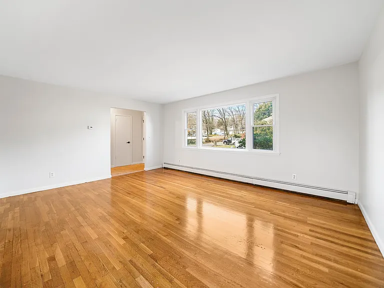 19 Grand Ave — Photo 3