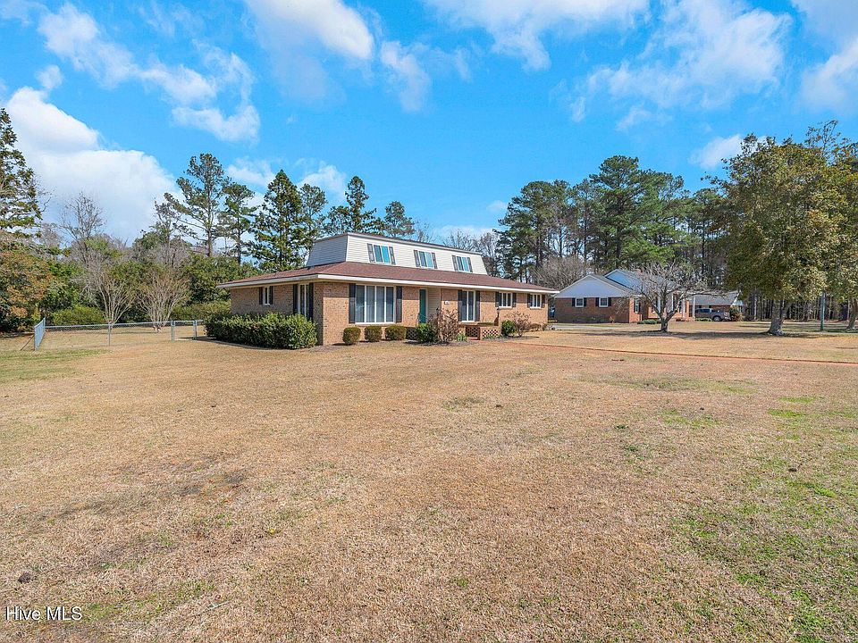 1st image of 320 Pinecrest Drive