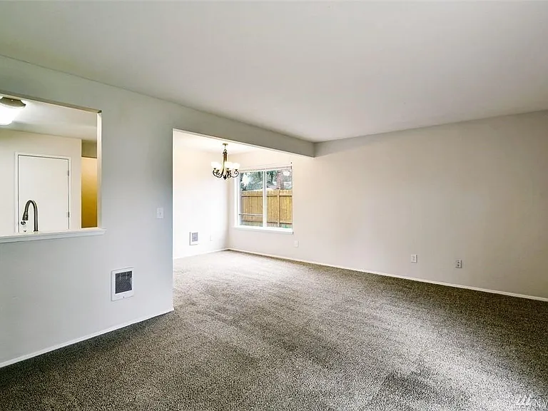 320 35th St SE — Photo 8