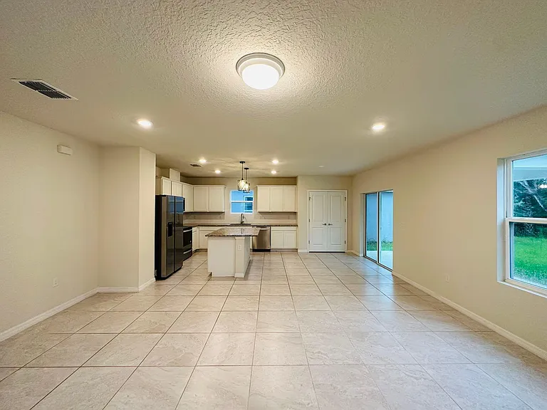5269 Royal Point Ave — Photo 7