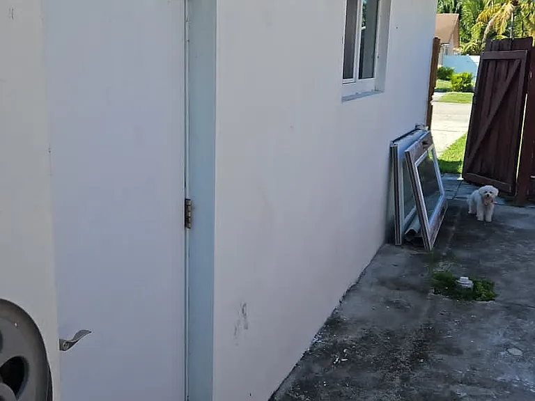 424 SW 74th Ave — Photo 2
