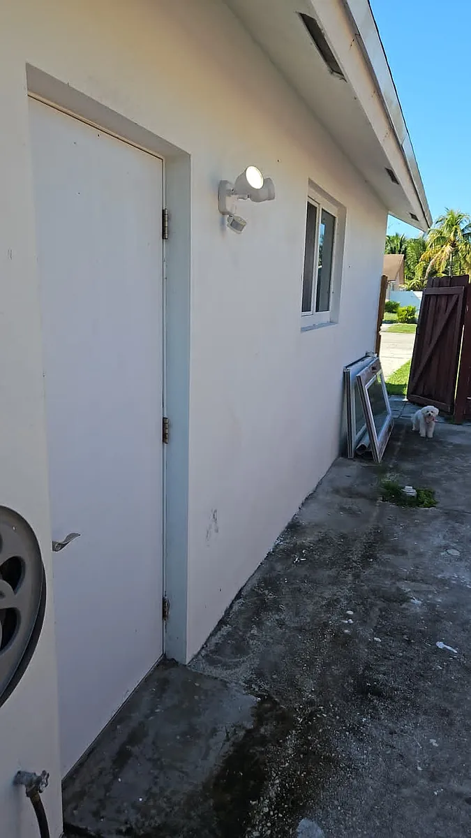 Building Photo - 424 SW 74th Ave