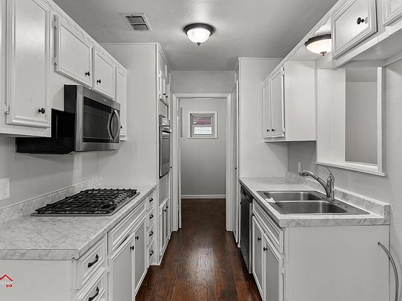 5th image of 321 Milton St