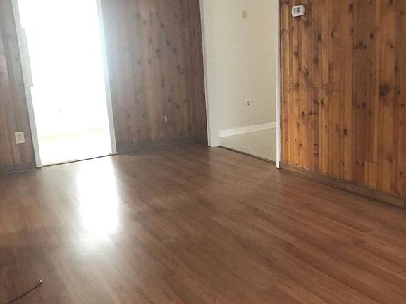 3rd image of 264 Alexandria Pike