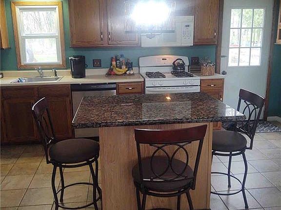 3rd image of 179 Merritt Pl