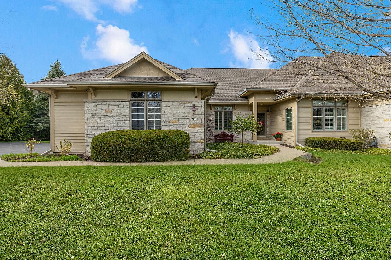 7374 West Heron Pond DRIVE, Mequon, WI 53092 | Zillow