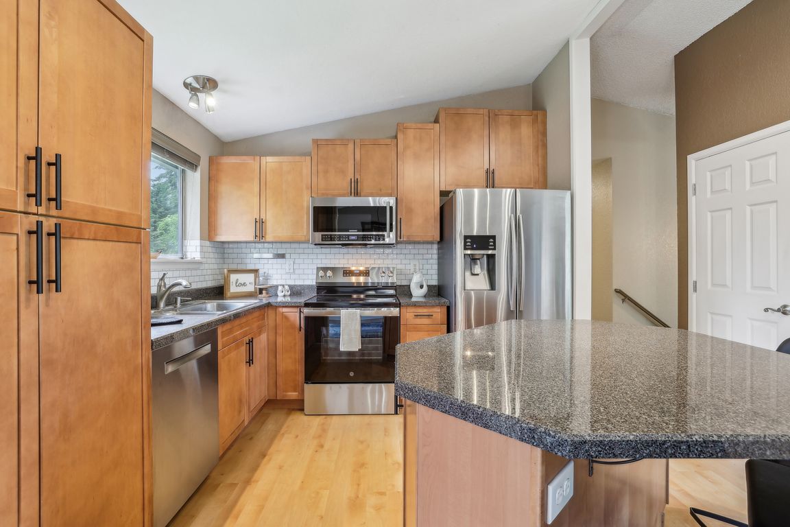 SE 176th Pl-1705-013.jpg