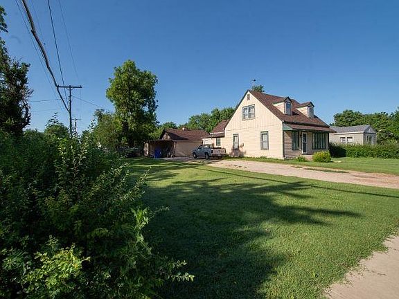3rd image of 409 W Grand Ave