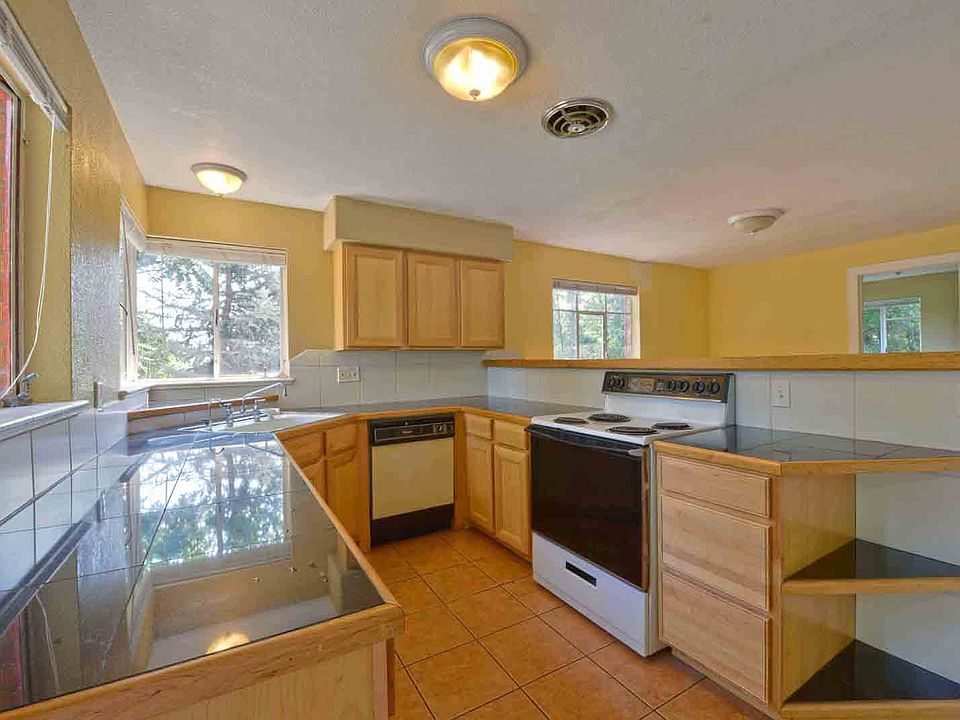 735-737 19th Street Kitchen