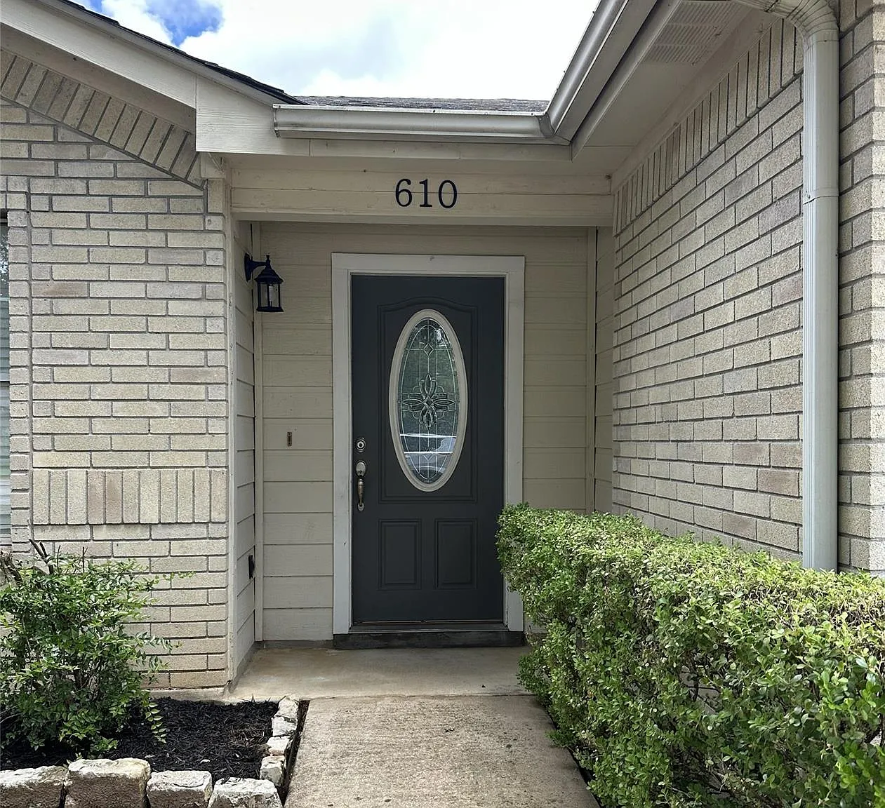 3 bed, 2.0 bath, 1716 sqft, $1,925 — Photo 3