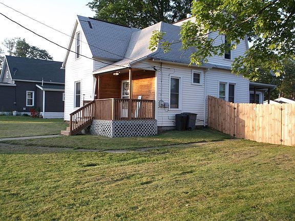 2nd image of 208 N Forest St