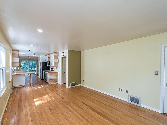 4th image of 916 Sunnyside Blvd