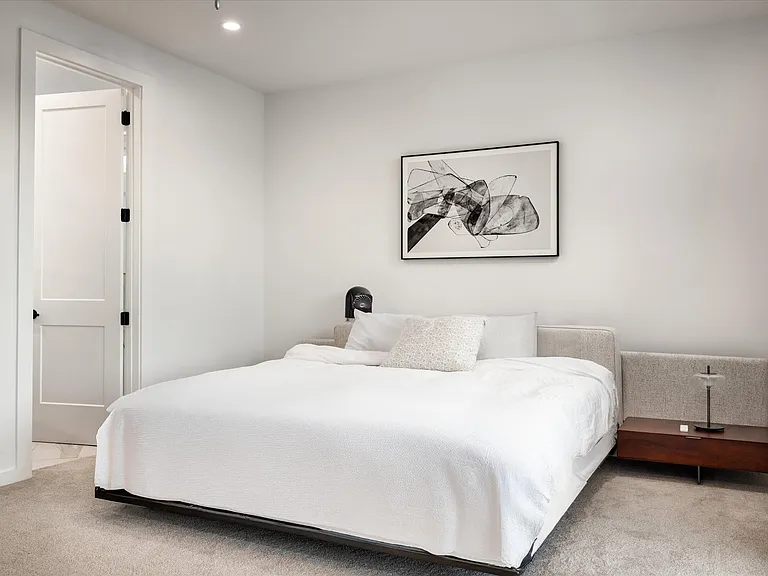 2429 S Ewing Ave — Photo 9