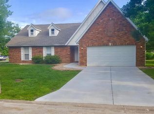 716 Weinel Dr, New Athens, IL 62264