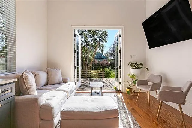 1 bed, 1.5 bath, 1000 sqft, $2,200 — Photo 4