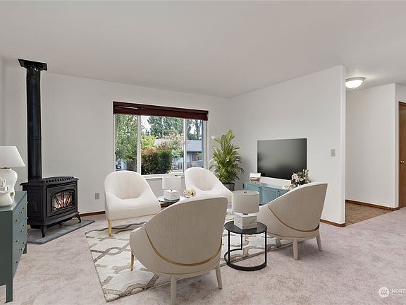 4th image of 805 NE 8th Street