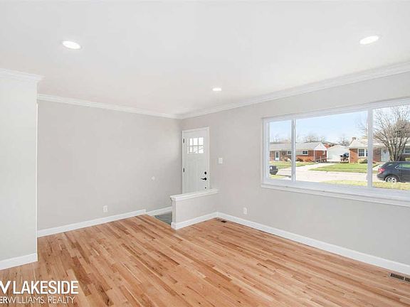 5th image of 40266 Lexington Park Dr