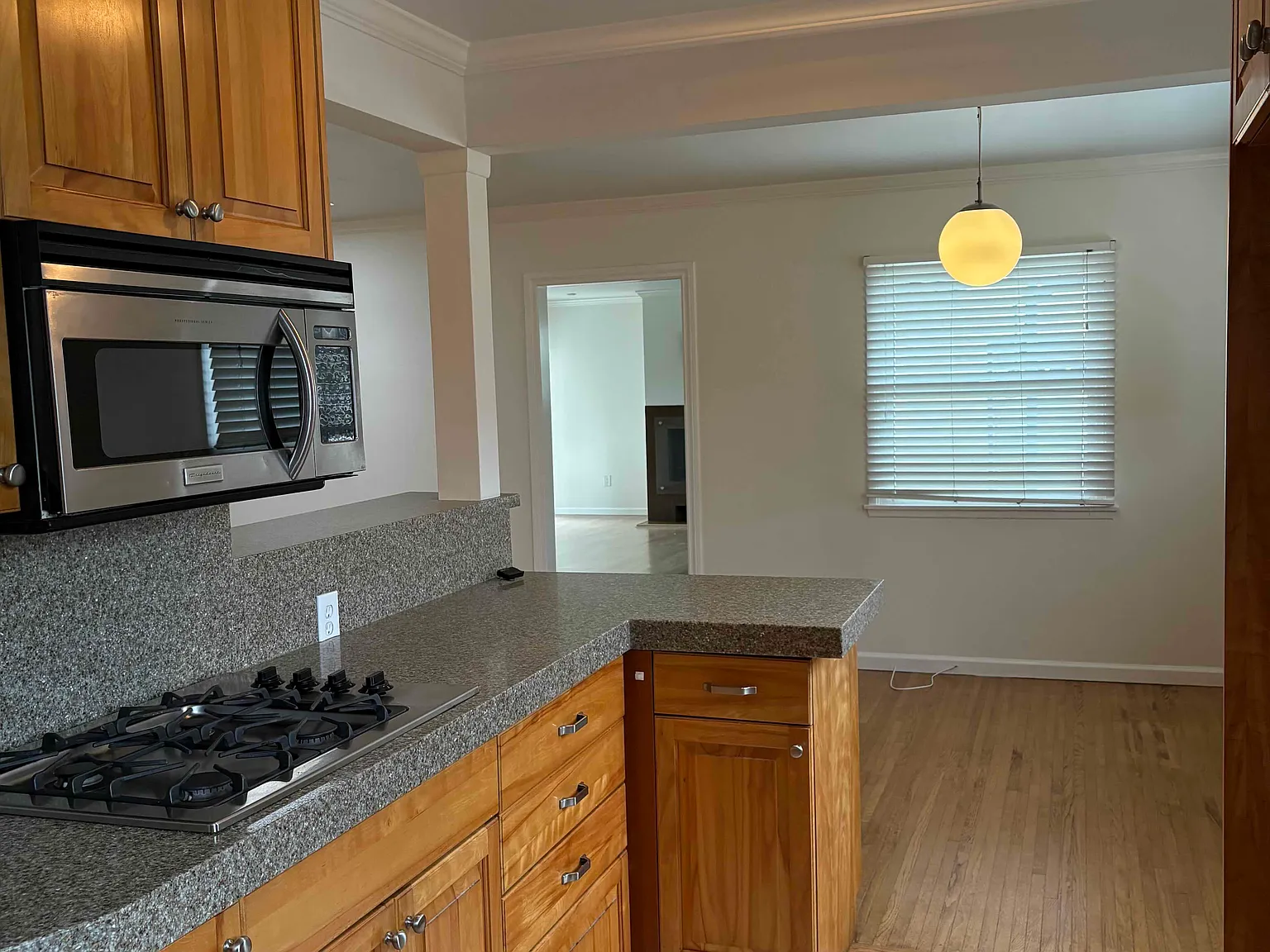 3 bed, 1644 sqft, $4,400 — Photo 3