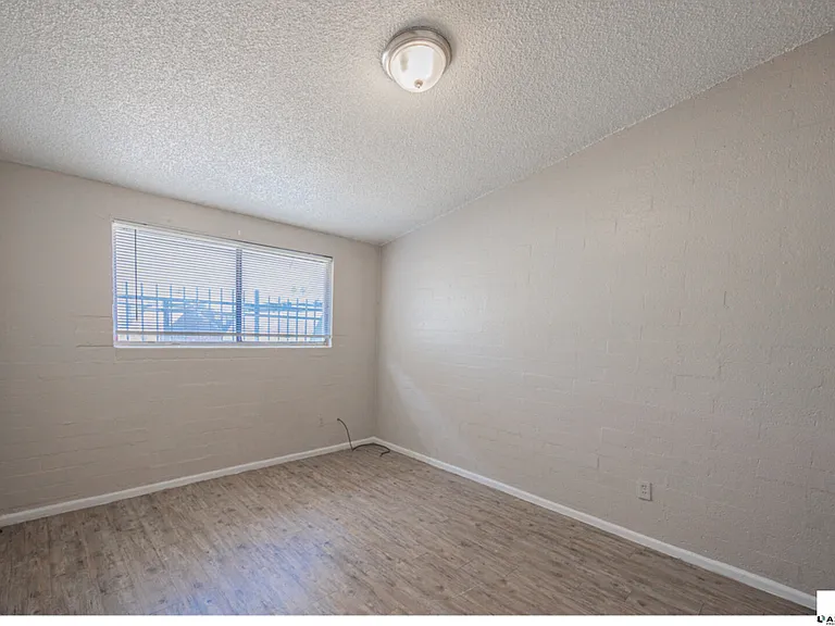 2123 W Devonshire Ave #9 — Photo 10