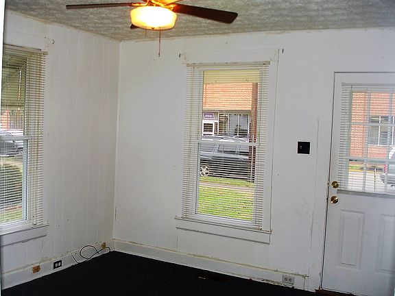 3rd image of 1243 E 2nd St