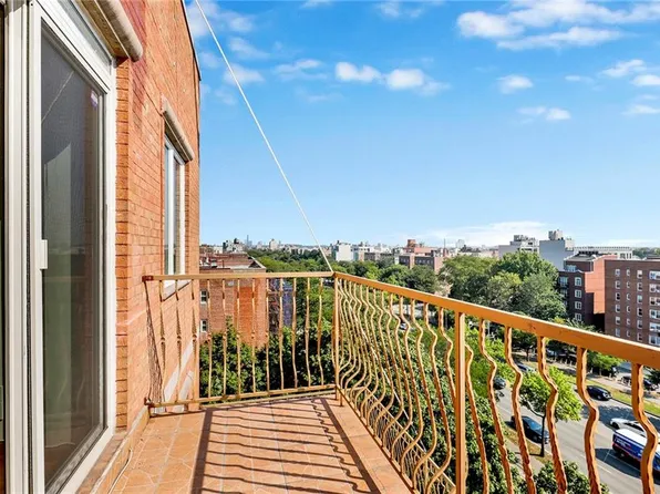 842 Ocean Parkway image 3 of 15