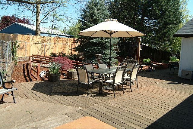 Hot tub, water treatments, Koi Pond, Beautiful garden setting inc dog run