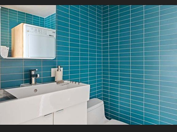 4th image of 2131 N Clark St APT 8