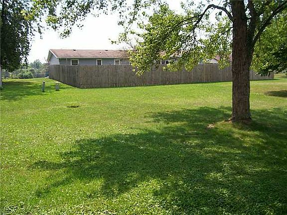 3rd image of 626 Southwest Dr