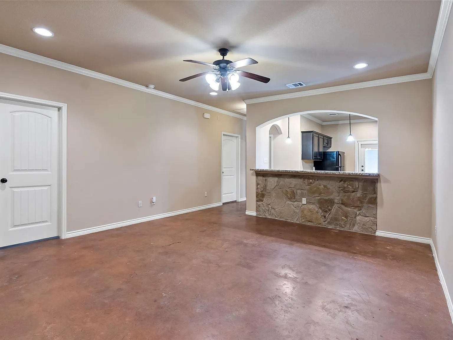3 bed, 3.0 bath, 1261 sqft, $2,100 — Photo 4