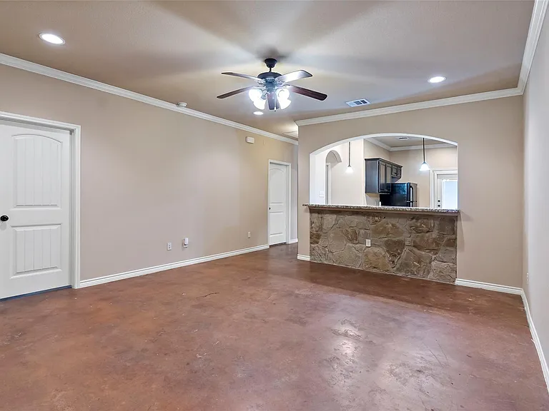 113 Armored Ave — Photo 4