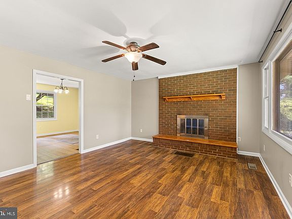 3rd image of 6814 Singers Glen Rd