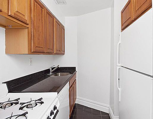 4th image of 154 W 70th St APT 7D