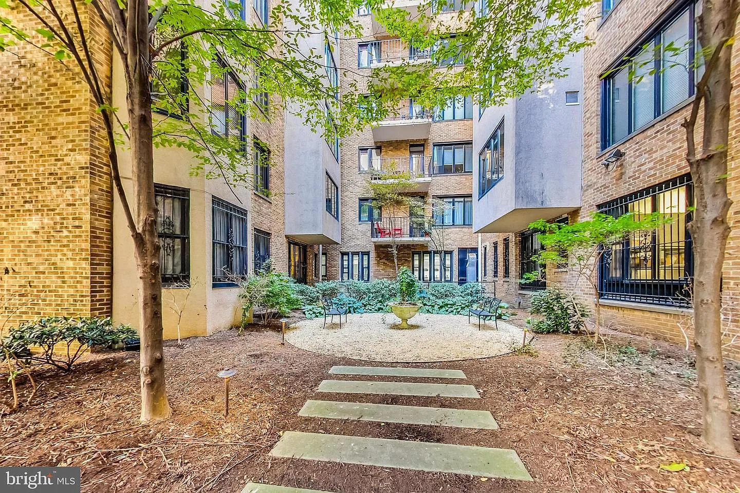 Studio, 360 sqft, $2,100 — Photo 3