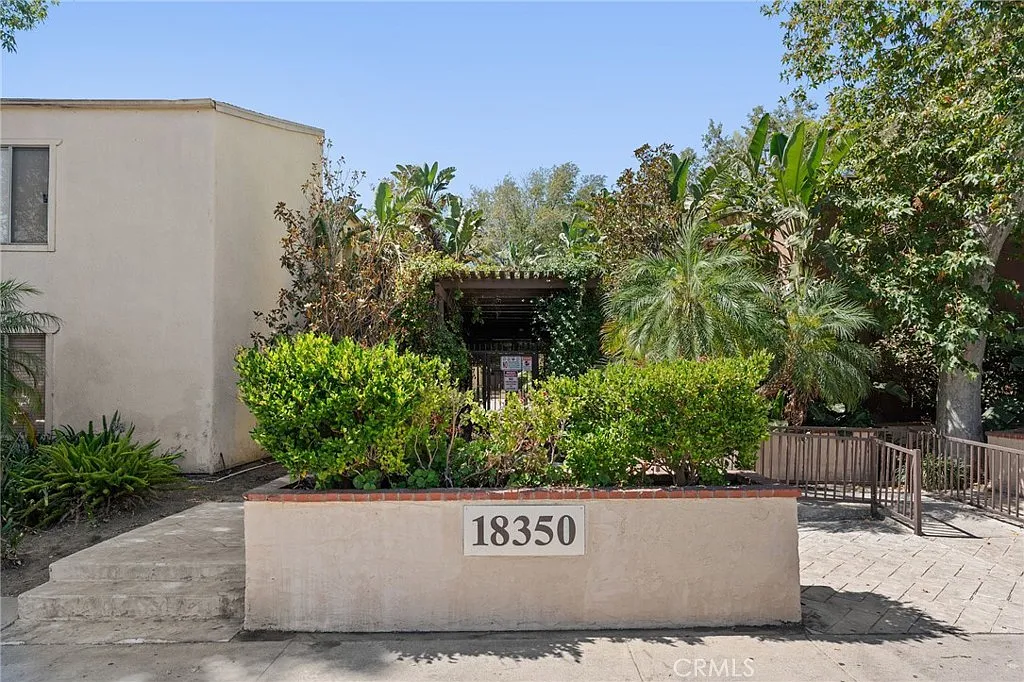 2 bed, 870 sqft, $2,450 — Photo 2