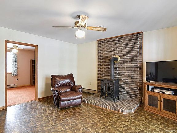 3rd image of 5870 Creekview Dr