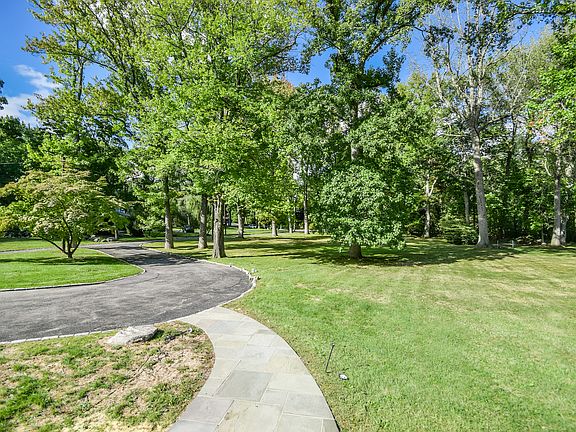 2nd image of 3 Winding Brook Dr