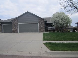3408 S Fernwood Ave, Sioux Falls, SD 57110