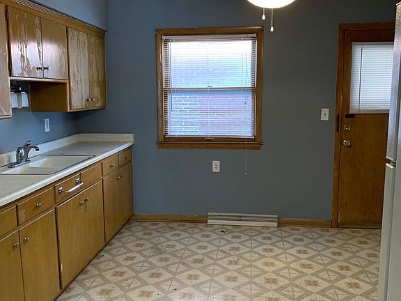 5th image of 5009 S Lake Dr APT 2