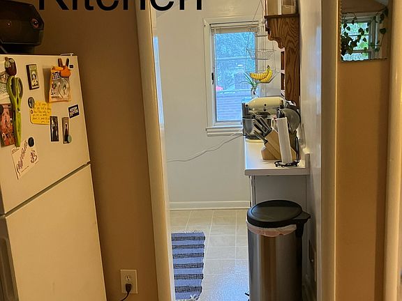 3rd image of 1558 Marlborough Dr